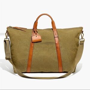 Madewell The Essential Overnight Duffle Bag in Green Canvas